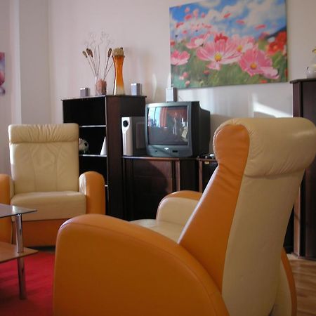 Vacation Apartment Up To 10 Братислава Стая снимка