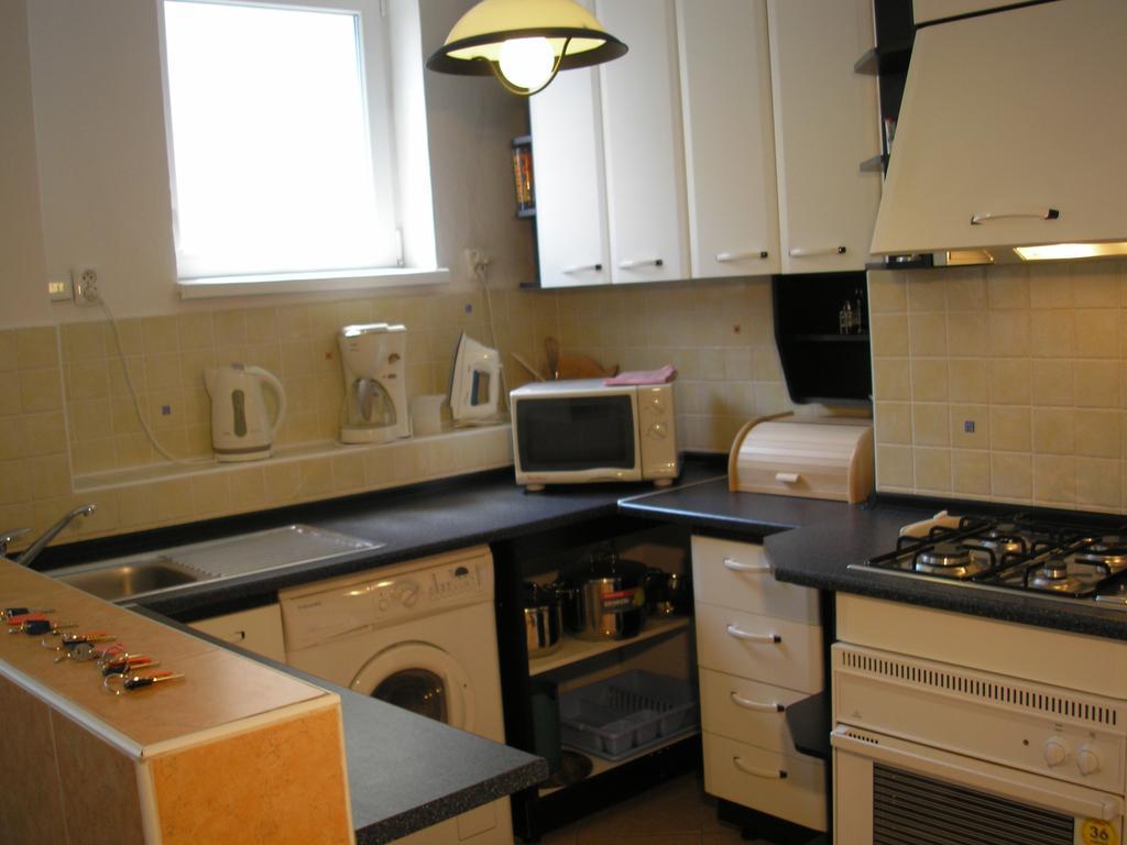 Vacation Apartment Up To 10 Братислава Стая снимка