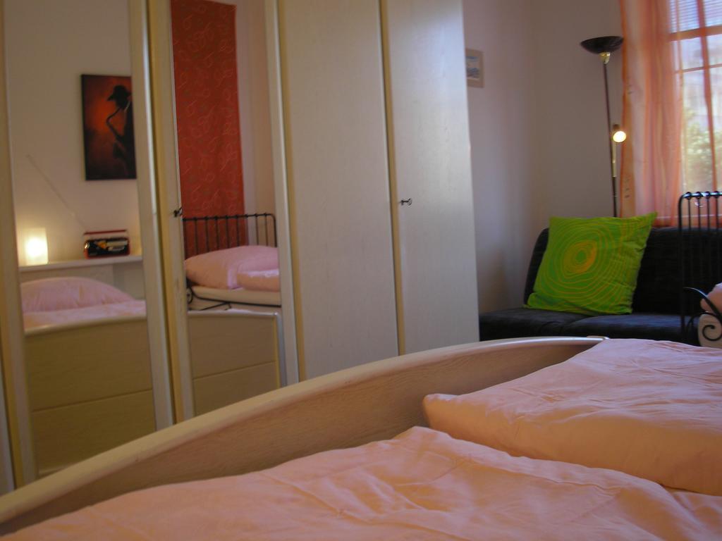 Vacation Apartment Up To 10 Братислава Стая снимка