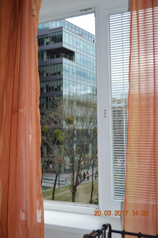Vacation Apartment Up To 10 Братислава Екстериор снимка